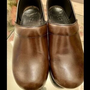 Dansko Brown Clogs - 39/9 brown leather , some wear on heel